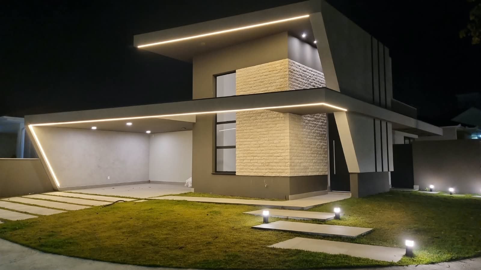 Fachada iluminada